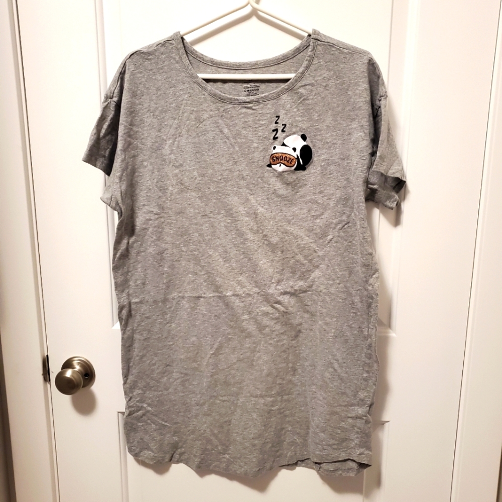 COPY - 10/$30   EUC grey sleep shirt fr with panda - large